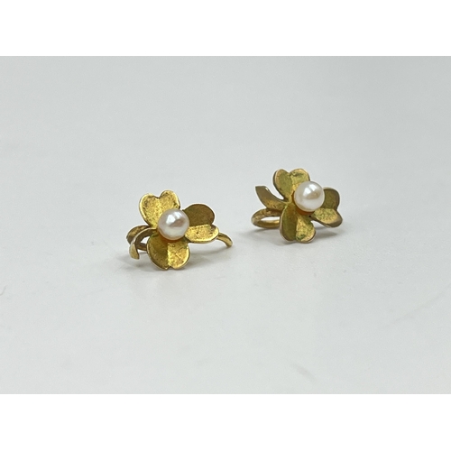 2151 - Two pairs of earrings, one yellow metal and one 9ct gold with CZ stones - approx. gross weight 0.65 ... 