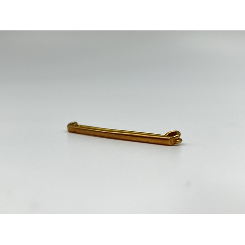 2152 - A 1940s M&M 9ct gold pin brooch - approx. gross weight 2.12 grams