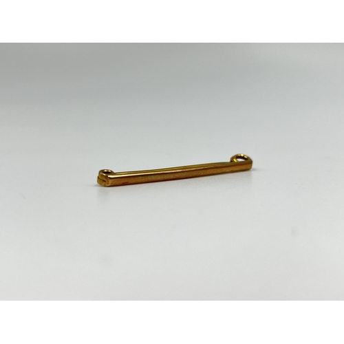 2152 - A 1940s M&M 9ct gold pin brooch - approx. gross weight 2.12 grams