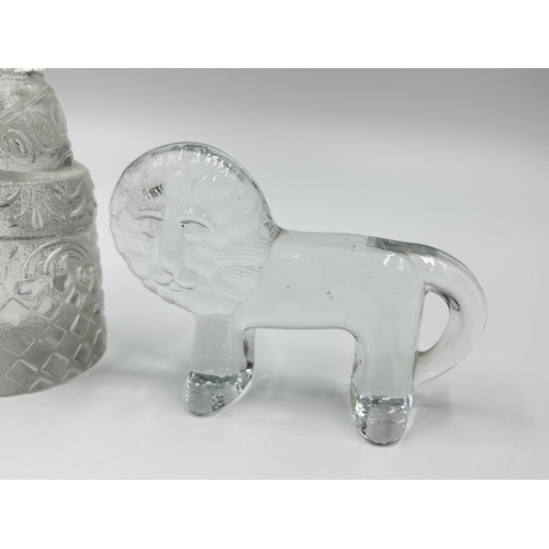 313 - Two crystal glass paperweights, one Kosta Boda Zoo lion designed by Bertil Vallien and one Rosenthal... 