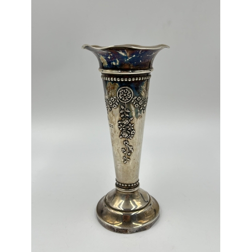 2248 - An Edwardian William Hutton & Sons Ltd hallmarked Birmingham silver weighted bud vase, dated 1907 - ... 