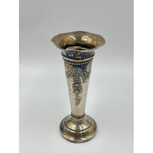 2248 - An Edwardian William Hutton & Sons Ltd hallmarked Birmingham silver weighted bud vase, dated 1907 - ... 