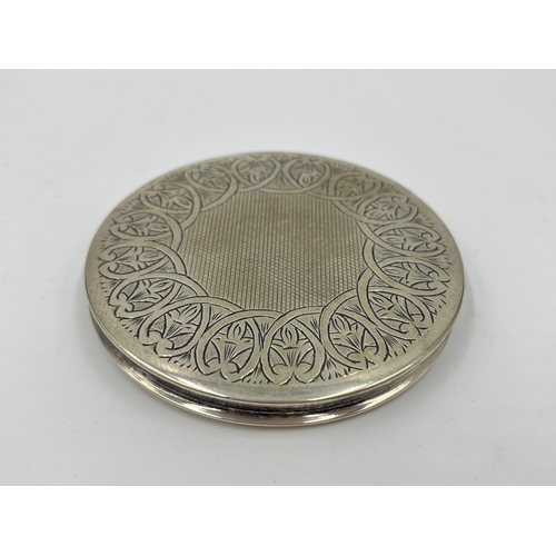 2250 - A white metal circular compact mirror - approx. 7.5cm diameter and gross weight 75 grams