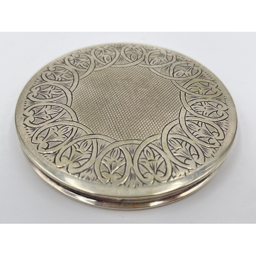 2250 - A white metal circular compact mirror - approx. 7.5cm diameter and gross weight 75 grams