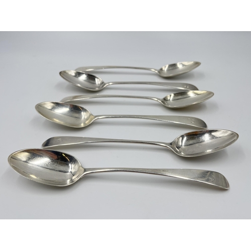 2264 - A set of six George III Robert Wilson hallmarked Edinburgh silver spoons, dated 1799 - approx. gross... 