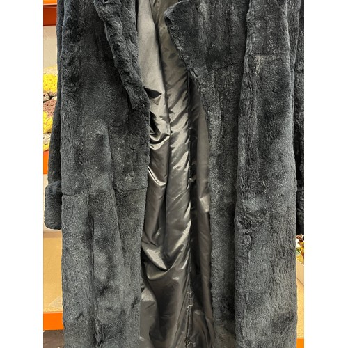 443 - A Jindo size 16 women's fur coat