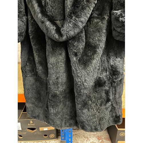 443 - A Jindo size 16 women's fur coat