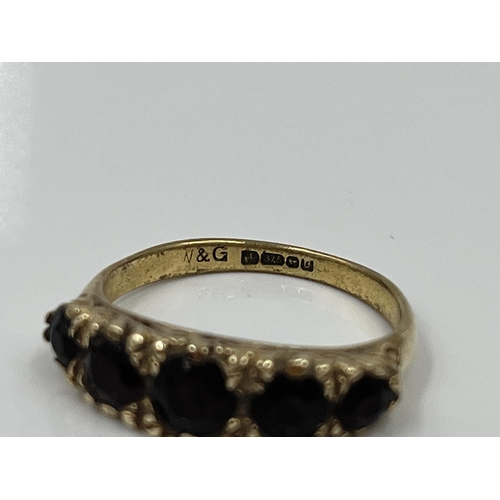 1124 - A hallmarked Birmingham 9ct gold garnet five stone ring, dated 1977, size L½ - approx. gross weight ... 