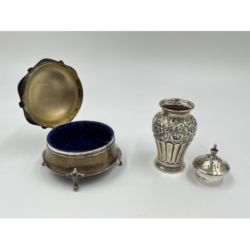 1253 - Two pieces of hallmarked sterling silver, one Henry Matthews Chester silver trinket box dated 1914 -... 