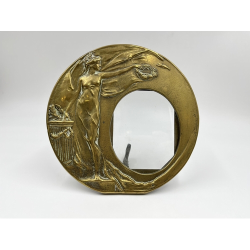 1256 - An Art Nouveau ornate brass photo frame depicting Goddess of Victory - approx. 16cm diameter