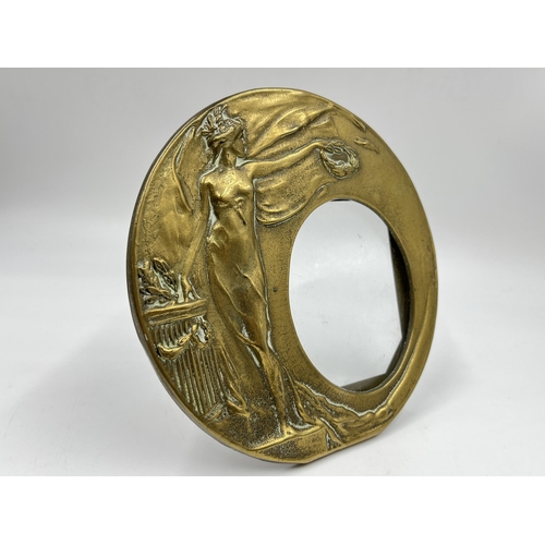 1256 - An Art Nouveau ornate brass photo frame depicting Goddess of Victory - approx. 16cm diameter