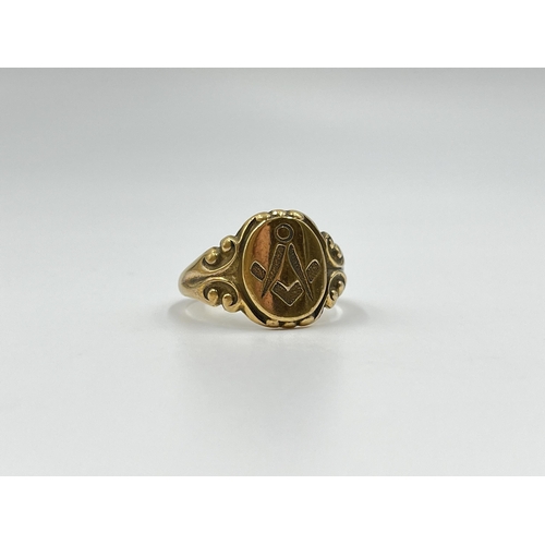 1100 - A yellow metal masonic signet ring, size T - approx. gross weight 5.72 grams