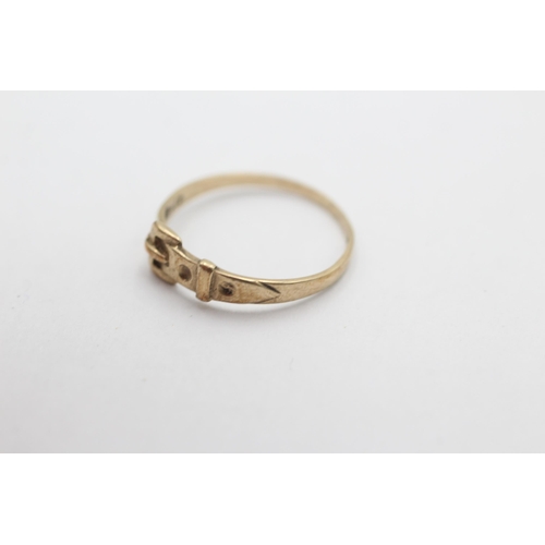 1007 - A 9ct gold buckle ring, size M - approx. gross weight 1 gram