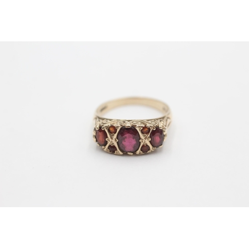 1012 - A 9ct gold garnet gypsy ring, size N½ - approx. gross weight 3.5 grams