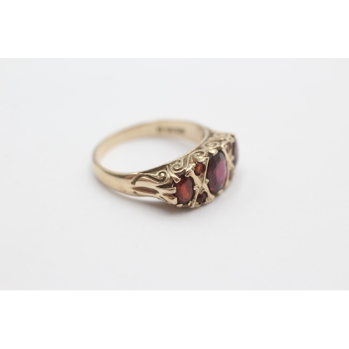 1012 - A 9ct gold garnet gypsy ring, size N½ - approx. gross weight 3.5 grams