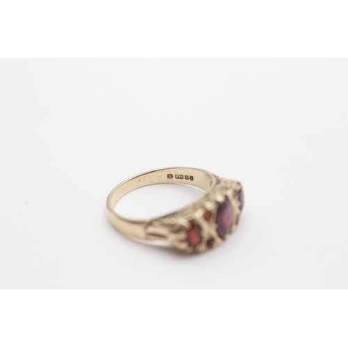 1012 - A 9ct gold garnet gypsy ring, size N½ - approx. gross weight 3.5 grams