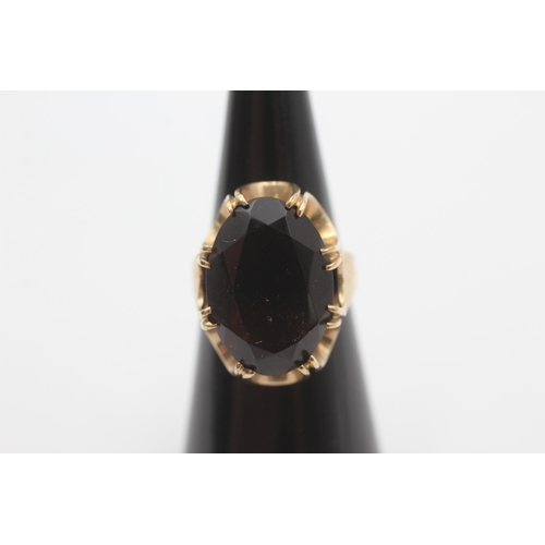 1013 - A 9ct gold smoky quartz cocktail ring, size L½ - approx. gross weight 6 grams