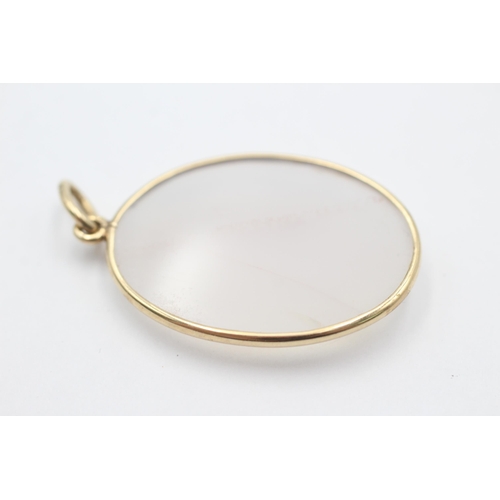 1025 - A 9ct gold chalcedony pendant - approx. gross weight 10.5 grams