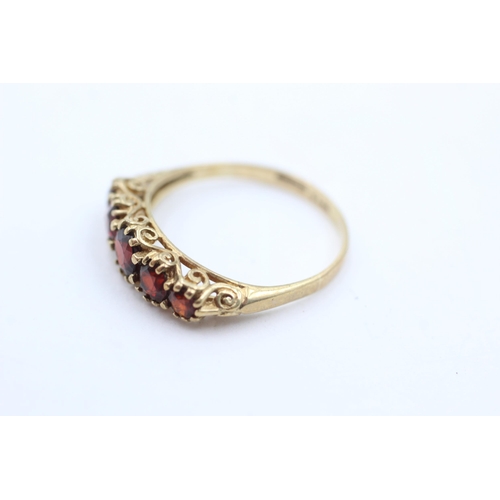 1031 - A 9ct gold garnet five stone ring, size P½ - approx. gross weight 1.9 grams