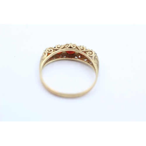 1031 - A 9ct gold garnet five stone ring, size P½ - approx. gross weight 1.9 grams