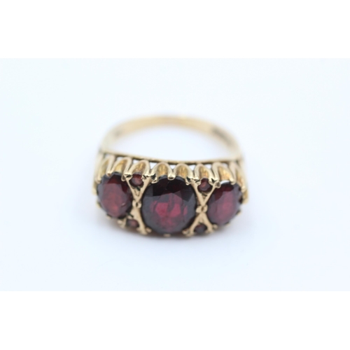 1035 - A 9ct gold garnet gypsy ring, size P½ - approx. gross weight 4.3 grams