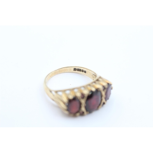 1035 - A 9ct gold garnet gypsy ring, size P½ - approx. gross weight 4.3 grams