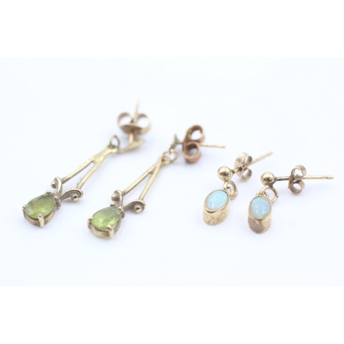 1041 - Two pairs of 9ct gold earrings, one opal and one peridot - approx. gross weight 1.6 grams