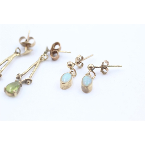 1041 - Two pairs of 9ct gold earrings, one opal and one peridot - approx. gross weight 1.6 grams