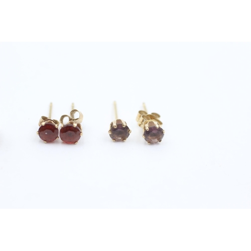 1043 - Three pairs of 9ct gold gemstone earrings, garnet, amethyst and sapphire - approx. gross weight 1.5 ... 