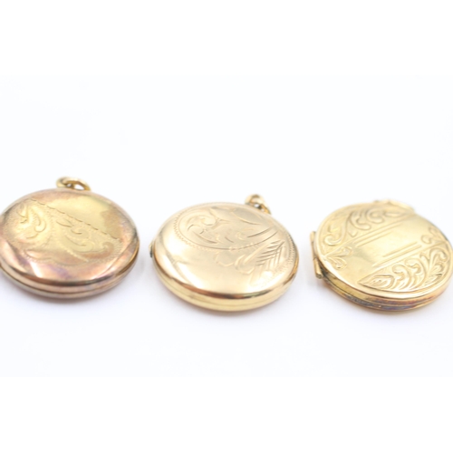 1047 - Three 9ct gold back and front foliate etched round lockets - approx. gross weight 11.8 grams