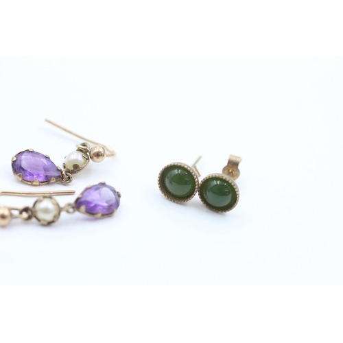 1049 - Three pairs of 9ct gold gemstone earrings, coral, nephrite and amethyst and pearl - approx. gross we... 