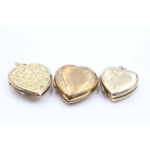 1055 - Three 9ct gold back and front floral etched heart lockets - approx. gross weight 9.5 grams