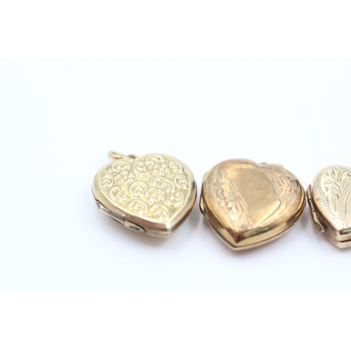 1055 - Three 9ct gold back and front floral etched heart lockets - approx. gross weight 9.5 grams