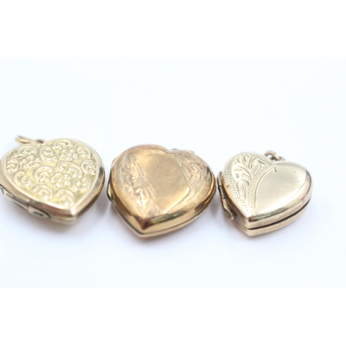 1055 - Three 9ct gold back and front floral etched heart lockets - approx. gross weight 9.5 grams