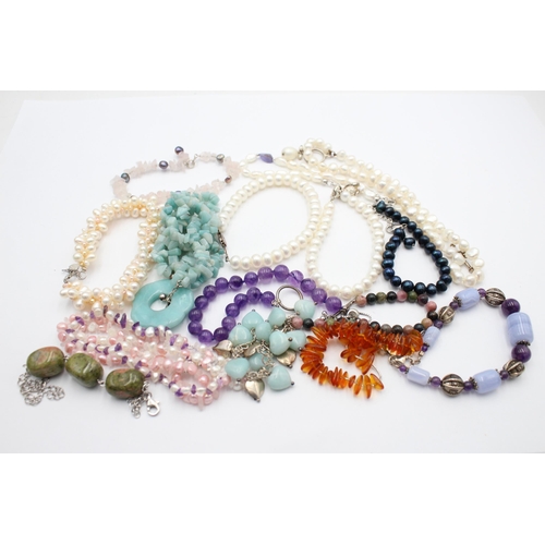 1077 - Fifteen .925 silver clasped gemstone bracelets to include amber, peridot, agate etc. - approx. gross... 