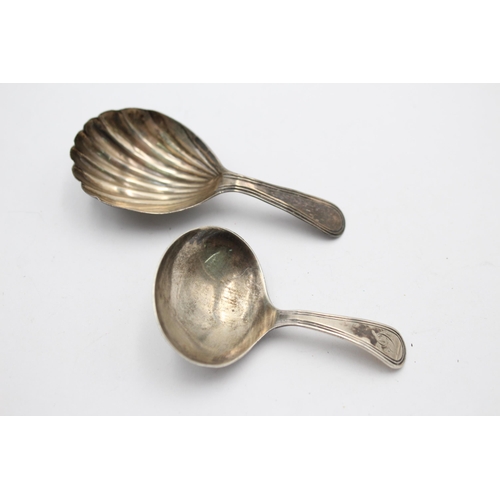 1212 - Two Georgian hallmarked sterling silver caddy spoons - approx. gross weight 18 grams