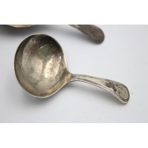 1212 - Two Georgian hallmarked sterling silver caddy spoons - approx. gross weight 18 grams