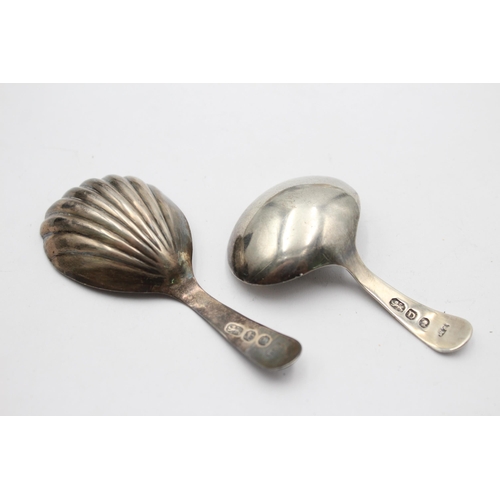 1212 - Two Georgian hallmarked sterling silver caddy spoons - approx. gross weight 18 grams