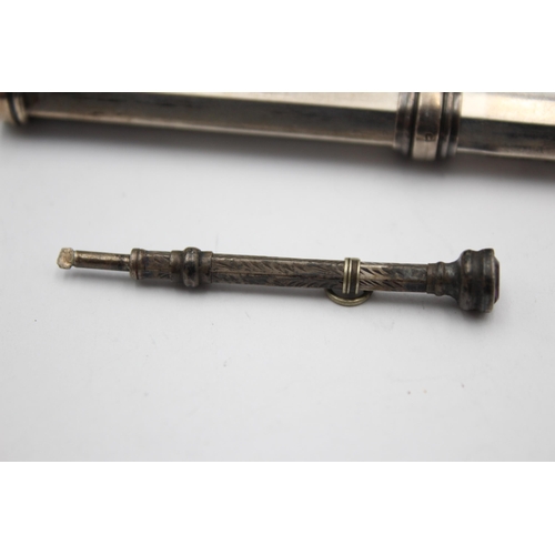 1225 - Two hallmarked sterling silver propelling pencils, one with wax seal - approx. gross weight 9 grams