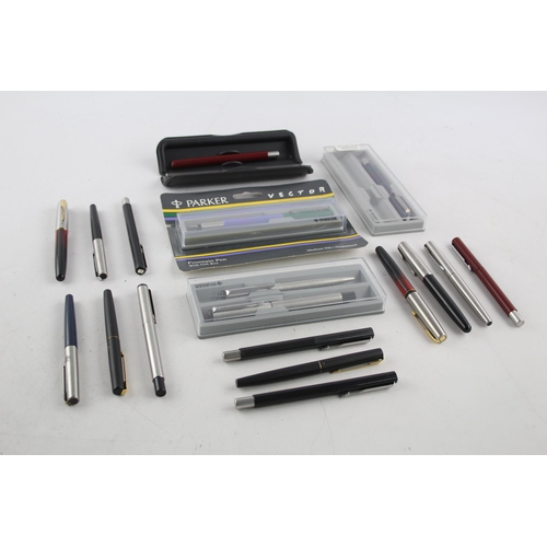 1261 - Sixteen Parker fountain pens to include Frontier, Vector etc.