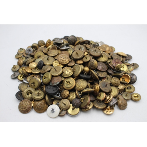 1274 - A collection of uniform buttons to include military, railway, police etc.