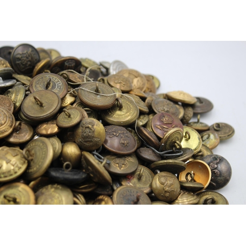 1274 - A collection of uniform buttons to include military, railway, police etc.