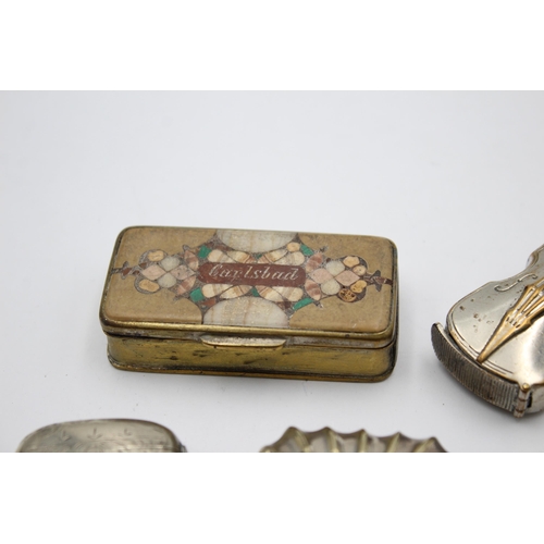 1284 - Five pieces of antique tobacciana, four vesta cases and one snuff box