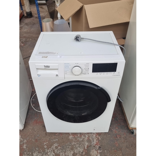 580 - A Beko WDB7426R1W 7kg wash 4kg wash and dry Bluetooth washing machine - approx. 60cm wide