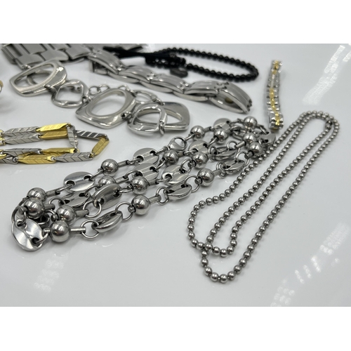 1098 - A collection of stainless steel jewellery to include Fossil, Citizen etc.