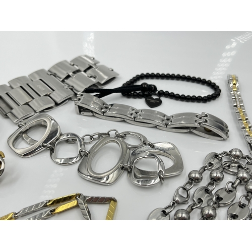 1098 - A collection of stainless steel jewellery to include Fossil, Citizen etc.