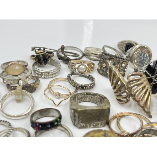 1099 - A collection of fashion rings