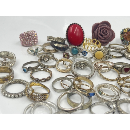 1105 - A collection of fashion rings