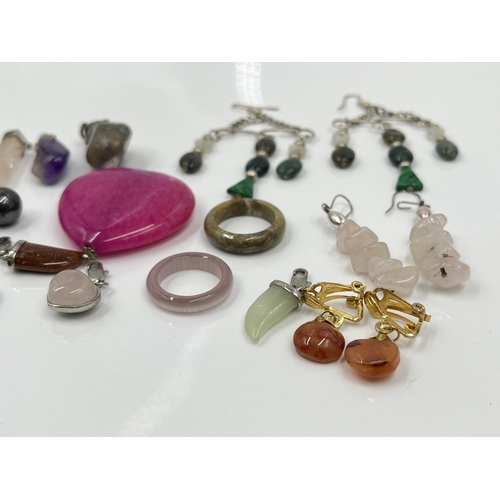 1106 - A collection of gemstone jewellery to include malachite and green moss agate earrings, amethyst pend... 