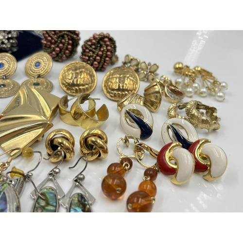 1112 - A collection of vintage earrings to include Trifari, Jewelcraft etc.